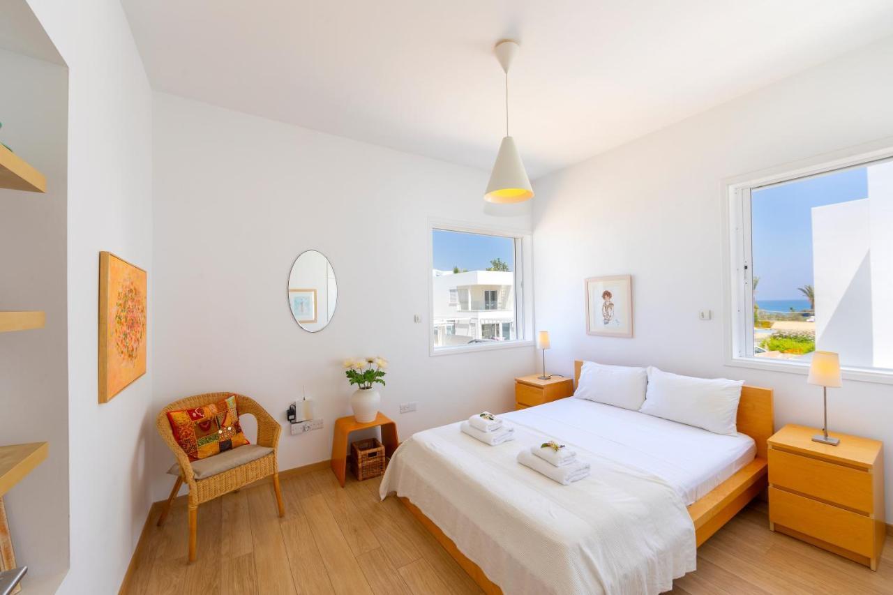 Beachfront Alia Villa *
