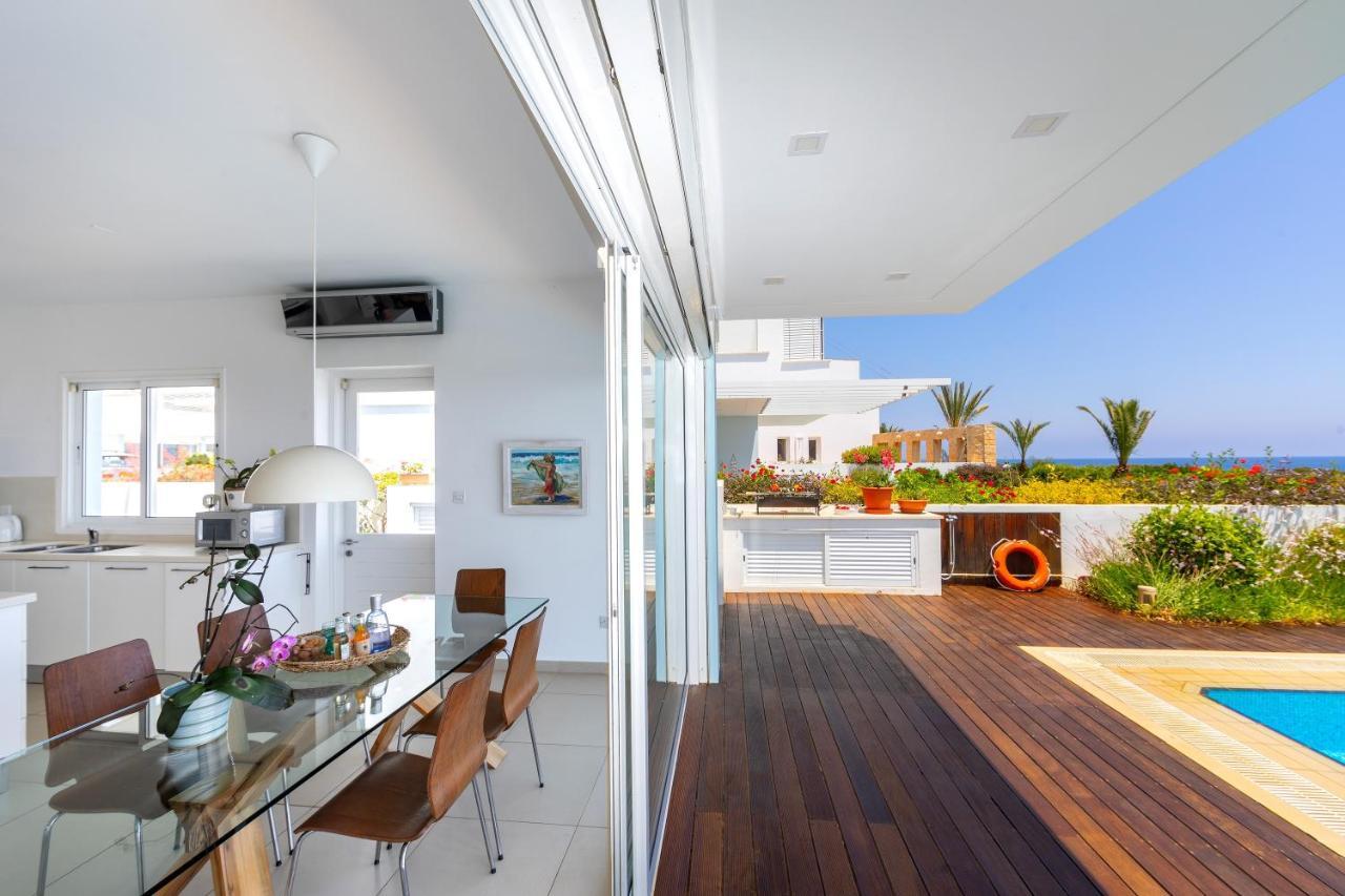 Beachfront Alia Villa *