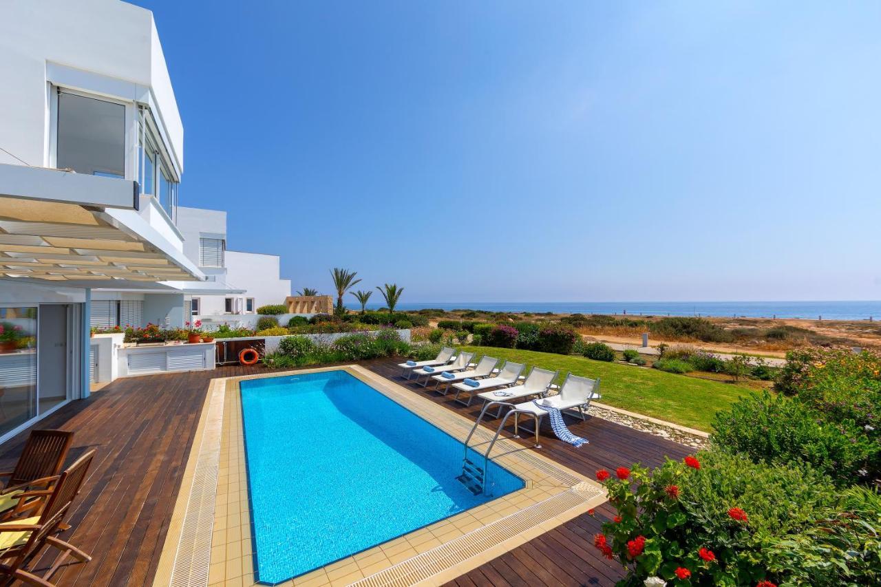 Villa Beachfront Alia
