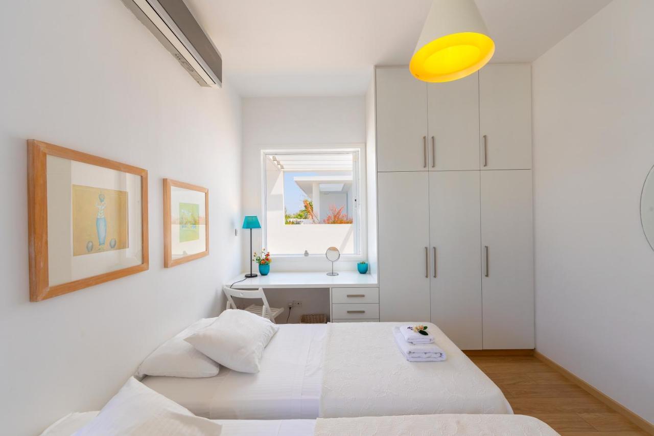 Beachfront Alia Villa *