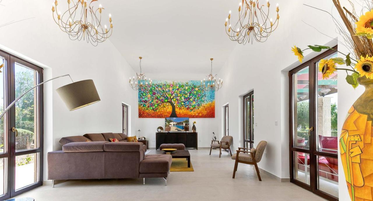 Delphin 375 Fantastic With Amazing Outside Space, Aphrodite Hills * Kouklia