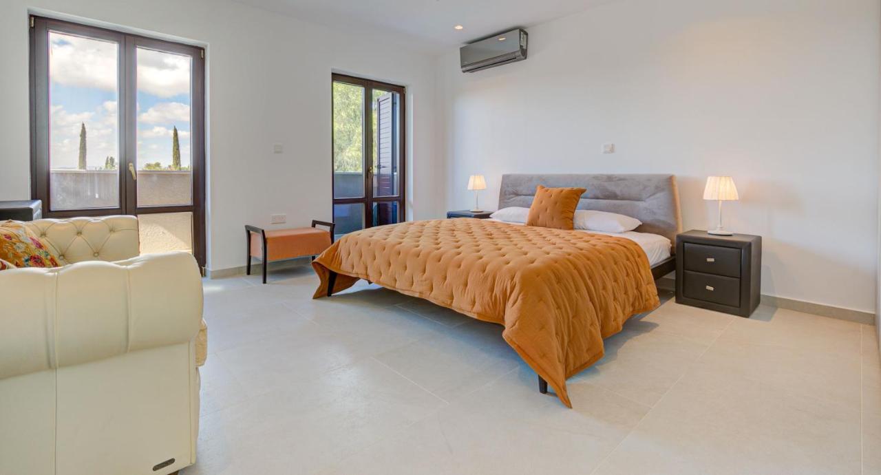 Villa Delphin 375 Fantastic With Amazing Outside Space, Aphrodite Hills *