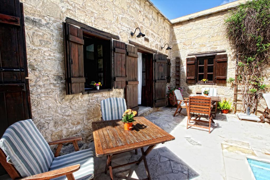 Leonidas Village Country house