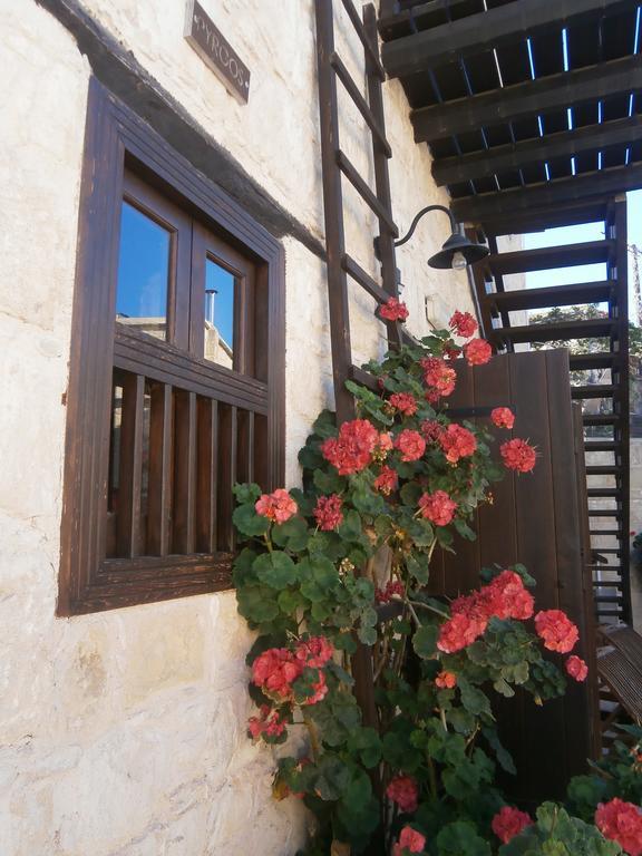 Leonidas Village *