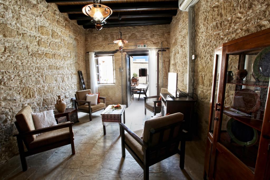 Leonidas Village Country house