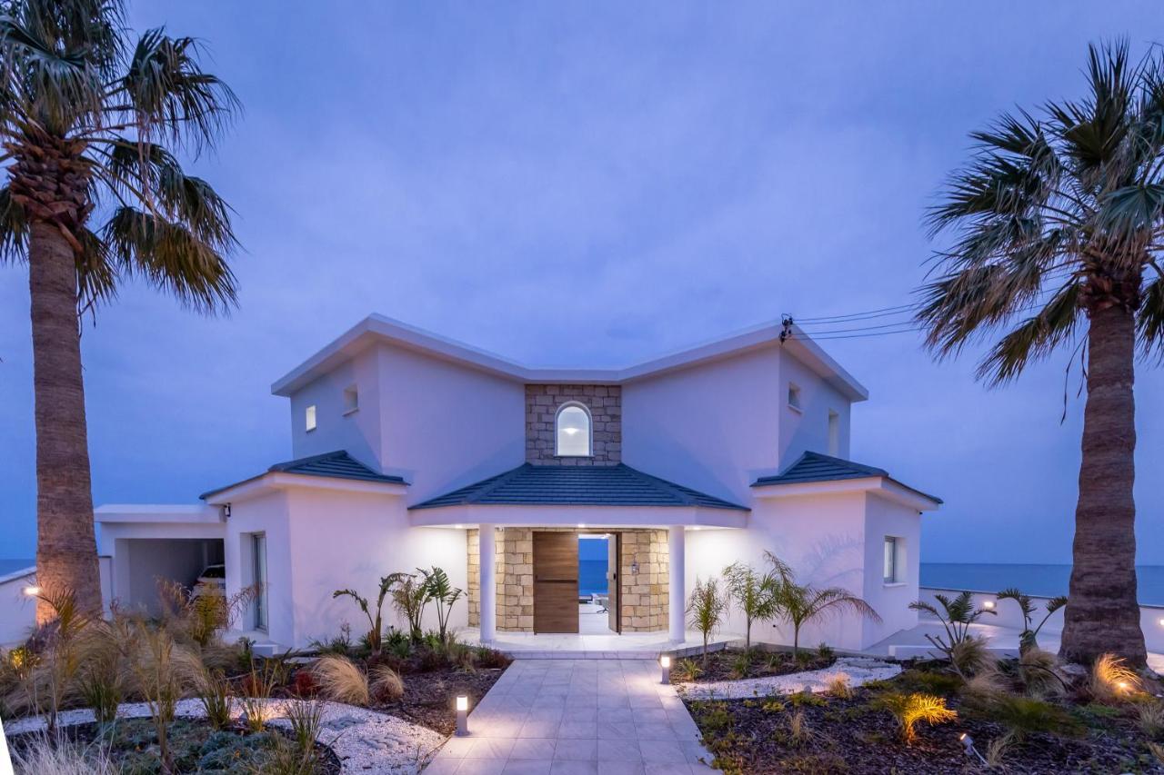 Villa Mediterranean Dream Beachfront Larnaca