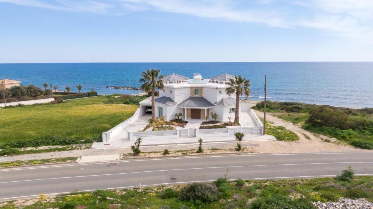 Mediterranean Dream Beachfront * Larnaca