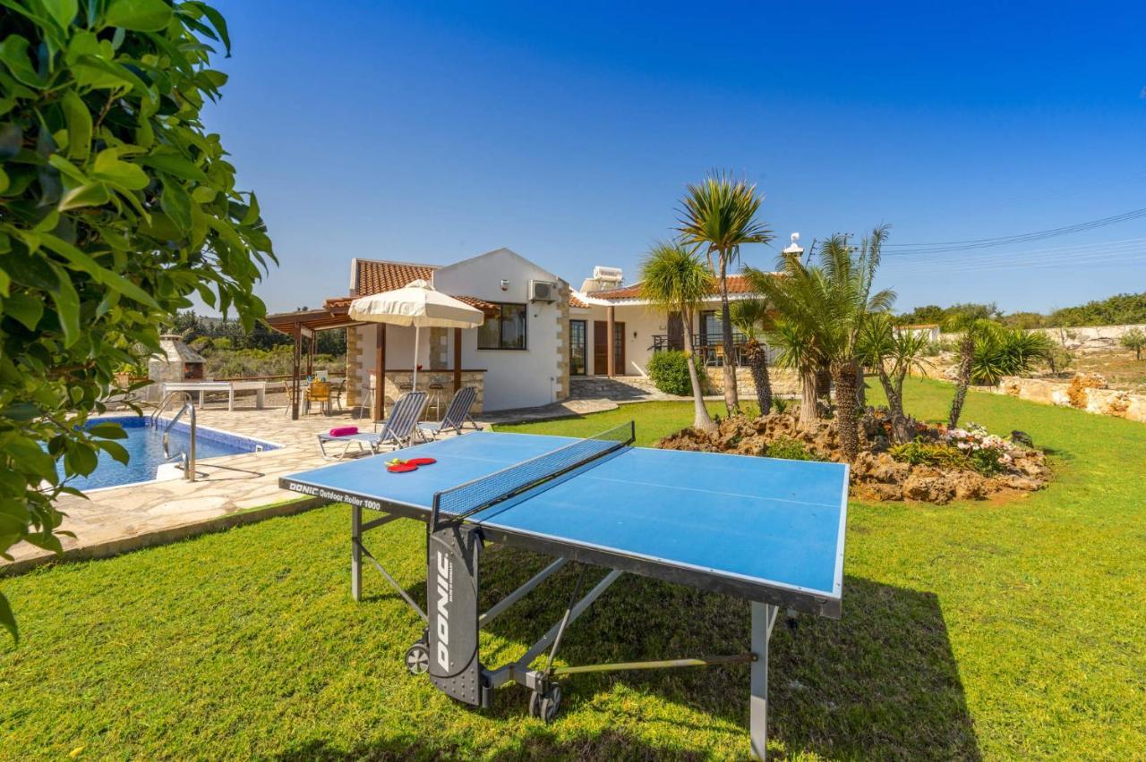 Villa Theos Club