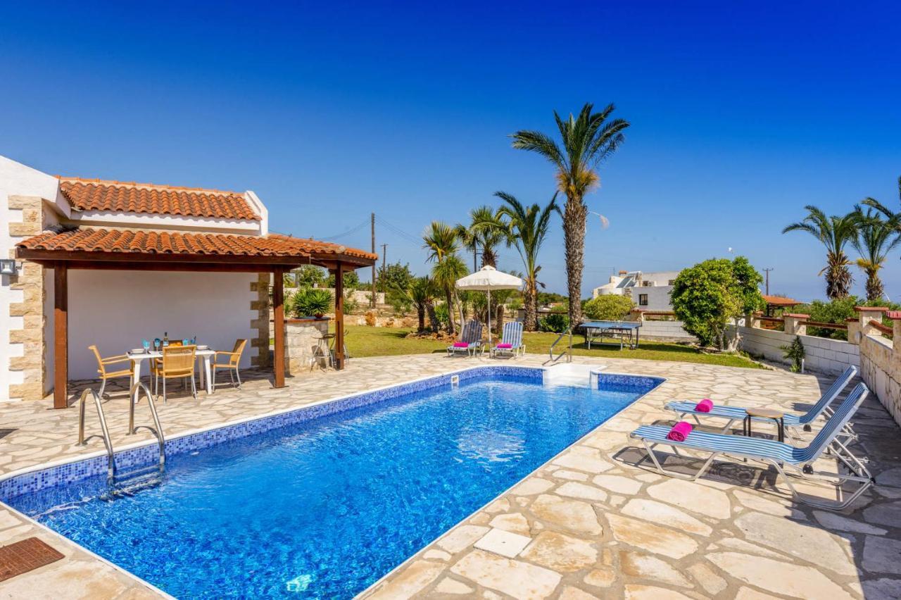 Villa Theos Club Polis