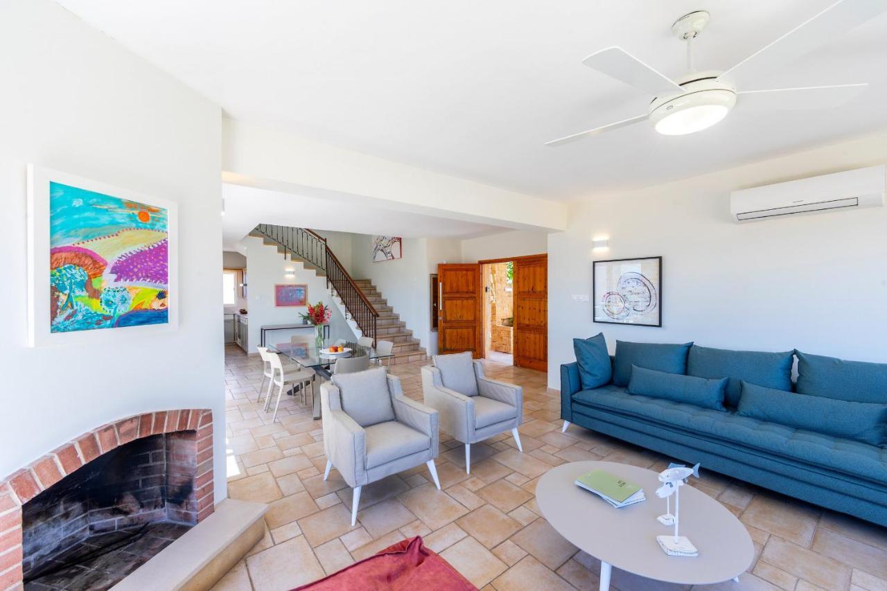 Villa Seafront Violetta *