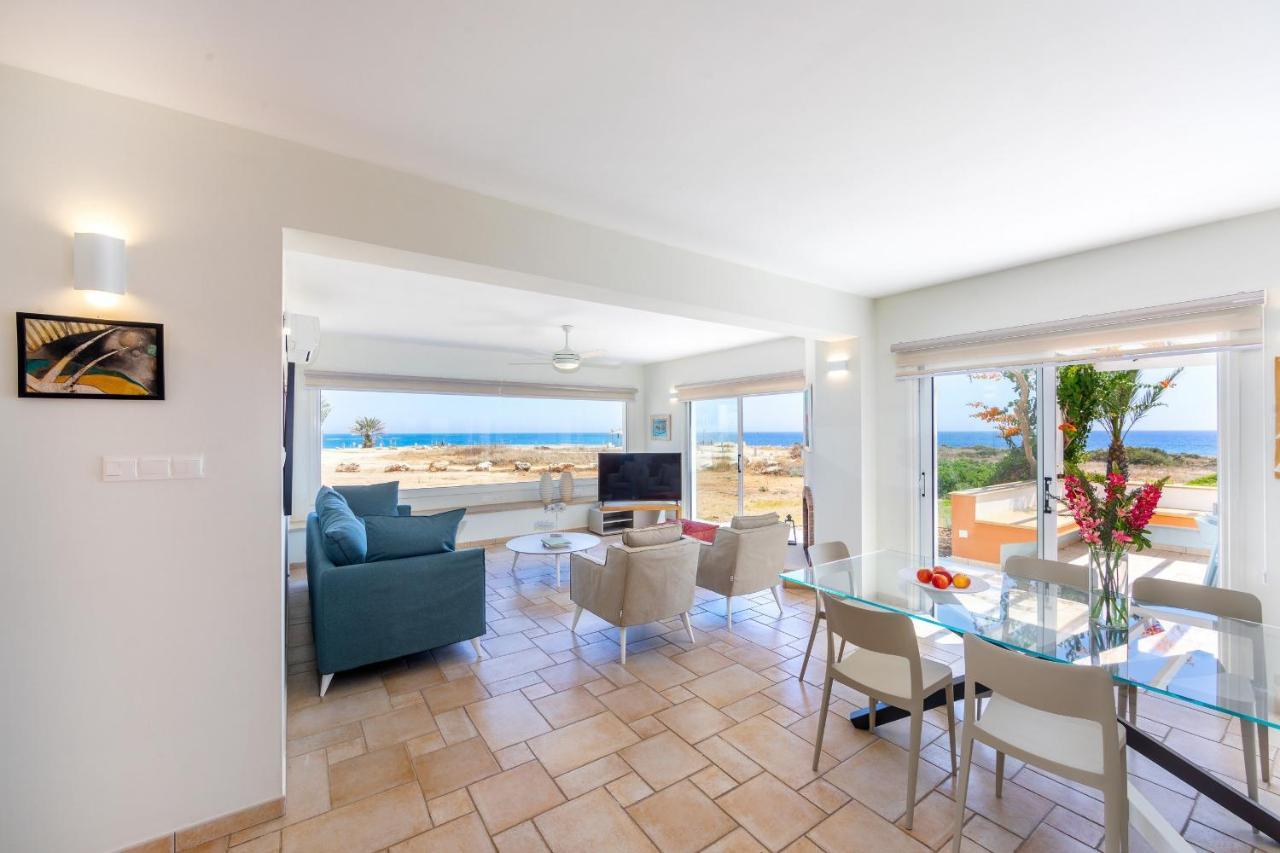 Villa Seafront Violetta