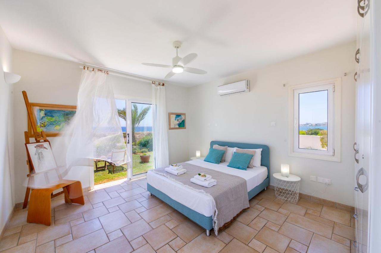 Seafront Violetta Villa *