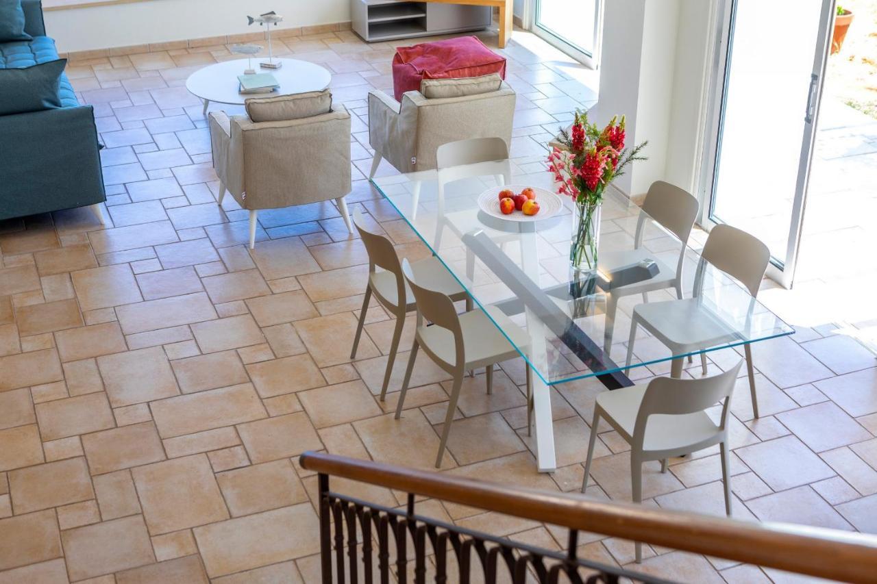 Seafront Violetta Villa *