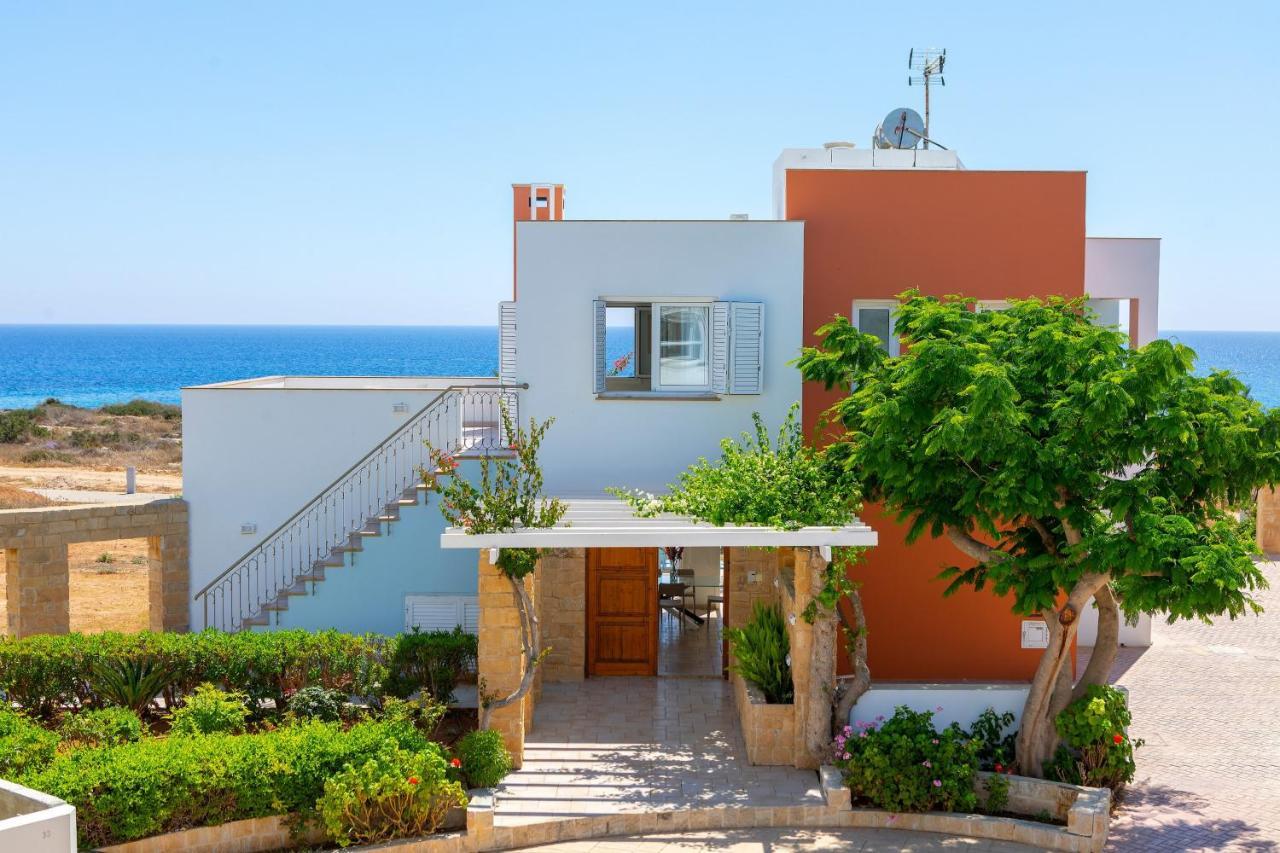 Seafront Violetta Villa *
