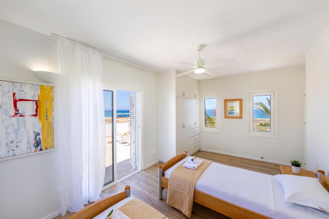 Seafront Violetta Villa *