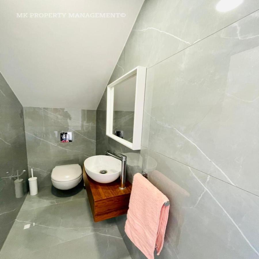 Villa By The 12 *