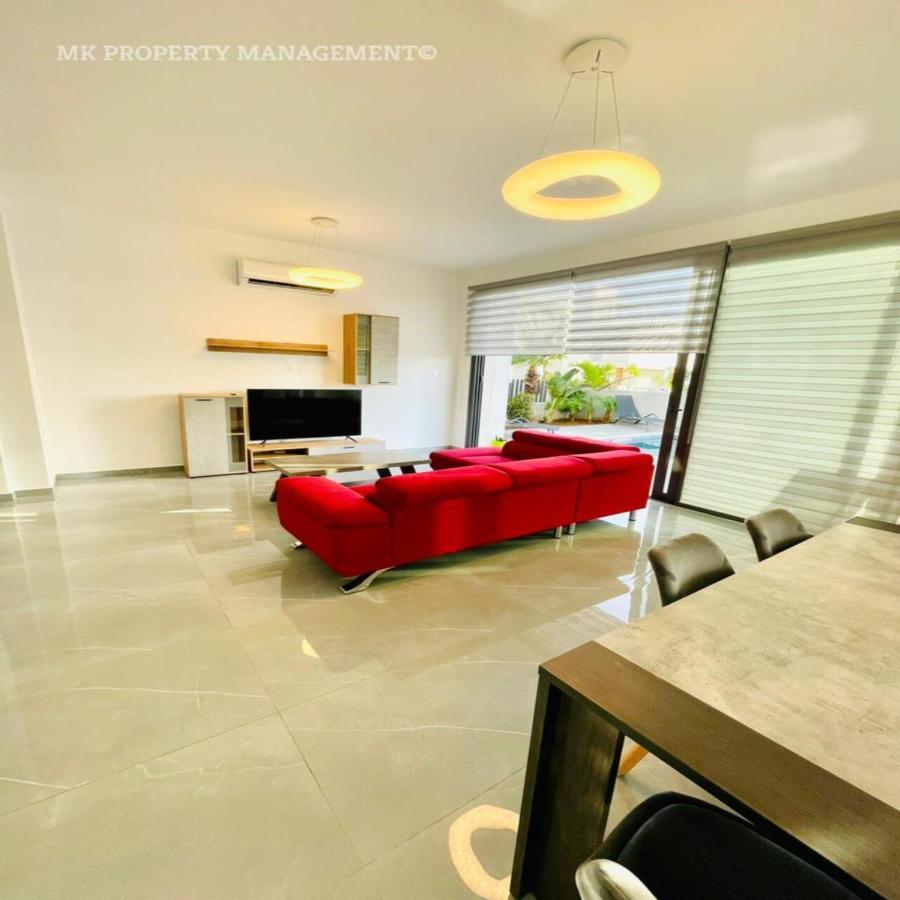 Villa By The 12 *