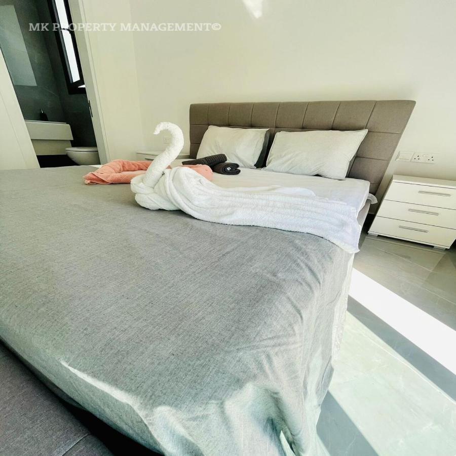 Villa By The 12 *