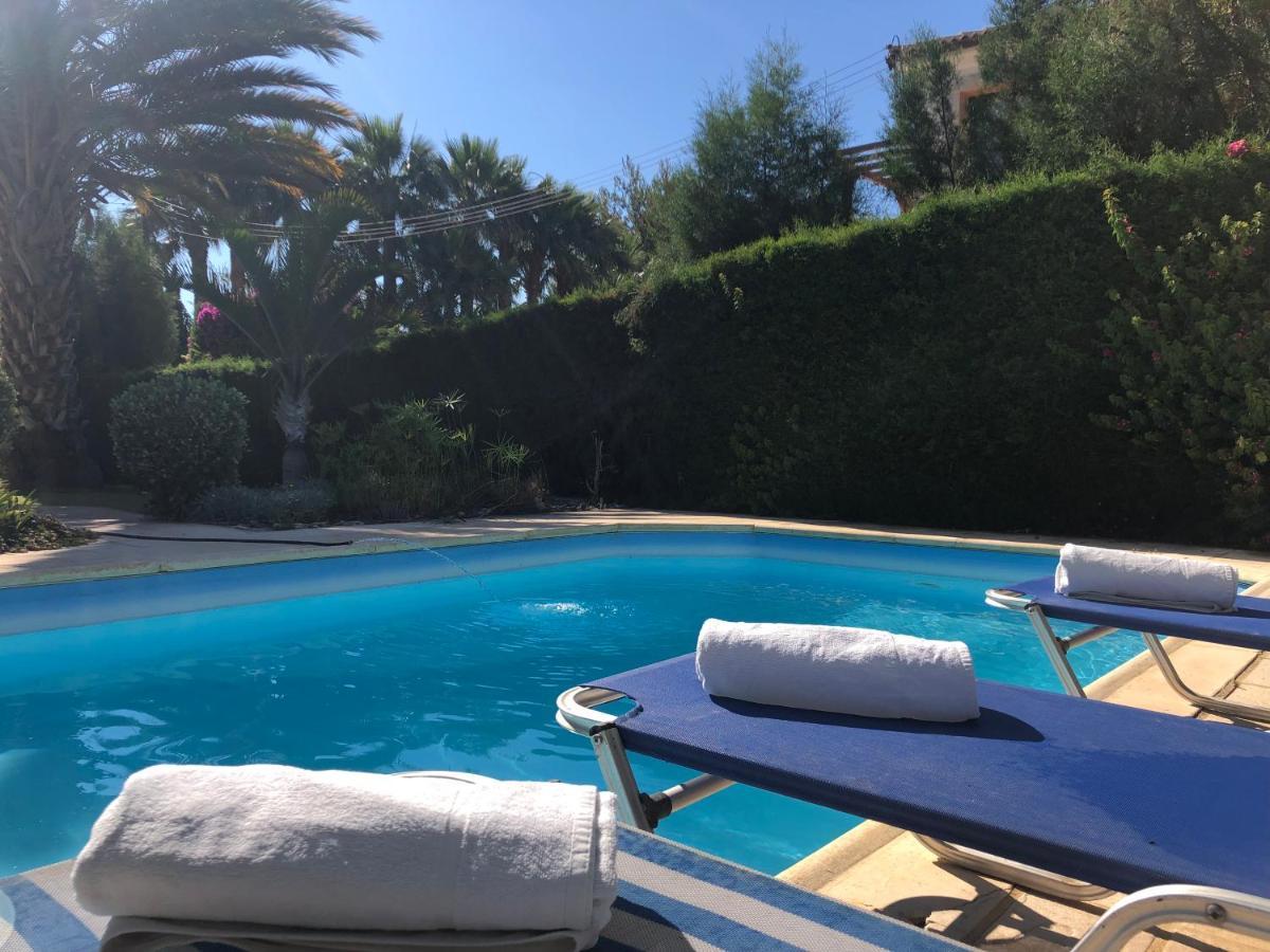 Theos Club Villa