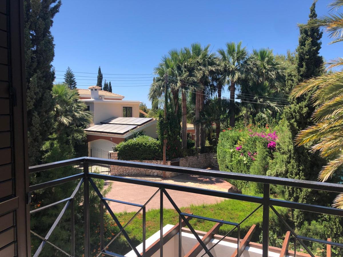 Villa Theos Club *