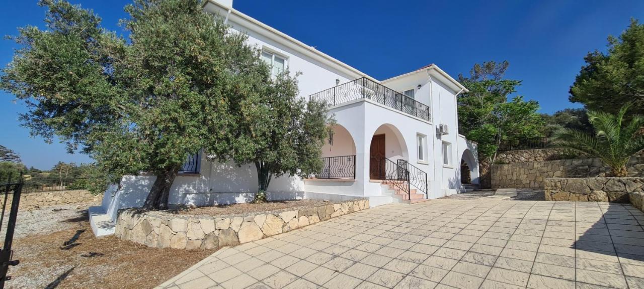 Villa With Spectacular Sea Views, Private Pool, Gardens & Parking
