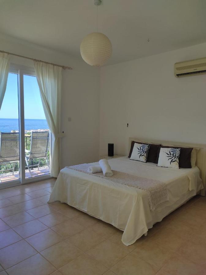 With Spectacular Sea Views, Private Pool, Gardens & Parking * Kalogrea