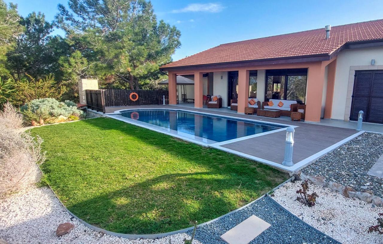 Pine And Olive Seahouse Villa *