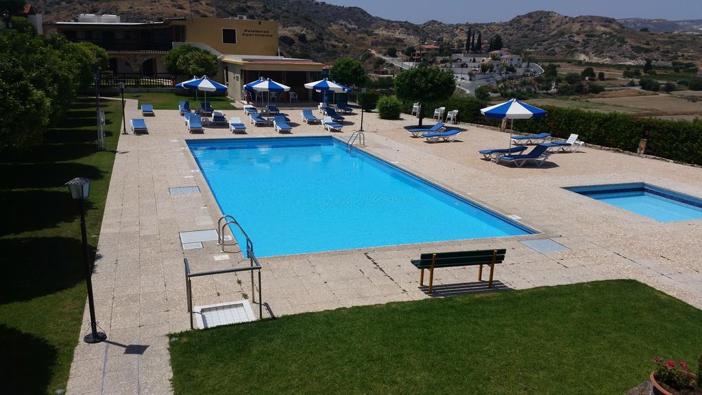 Aparthotel Pelekanos