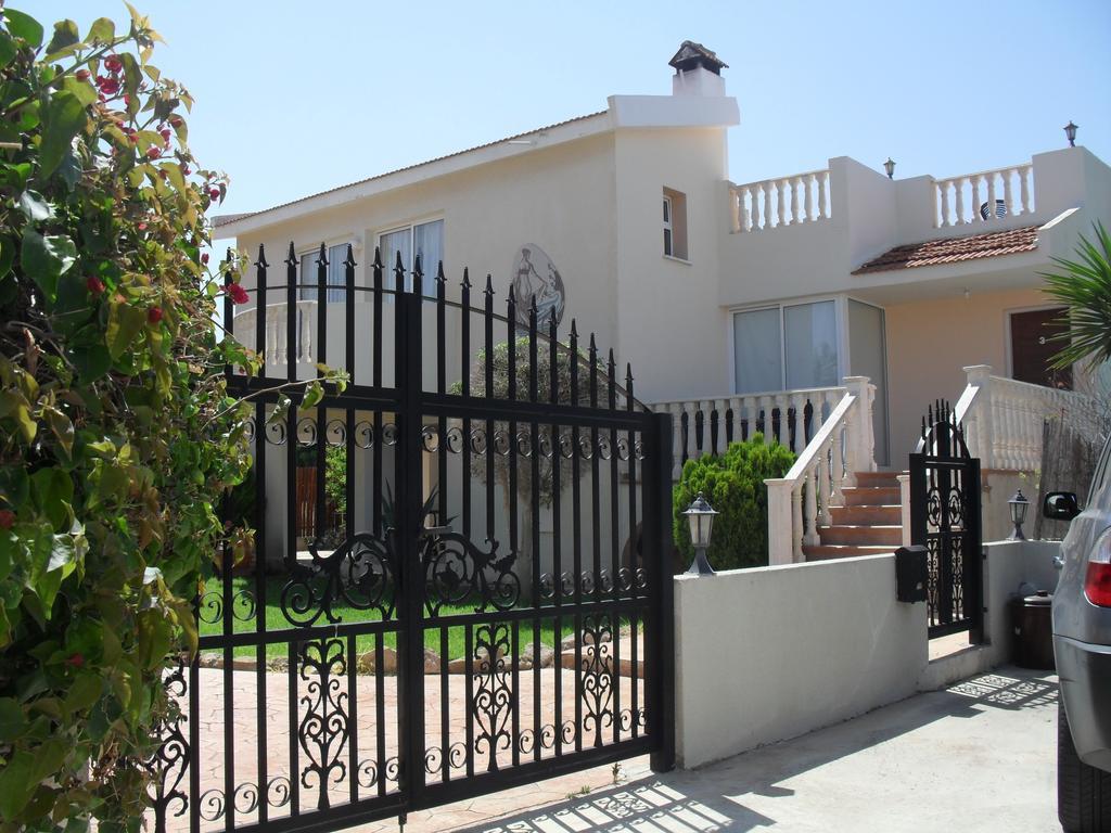 Theodora Villa *