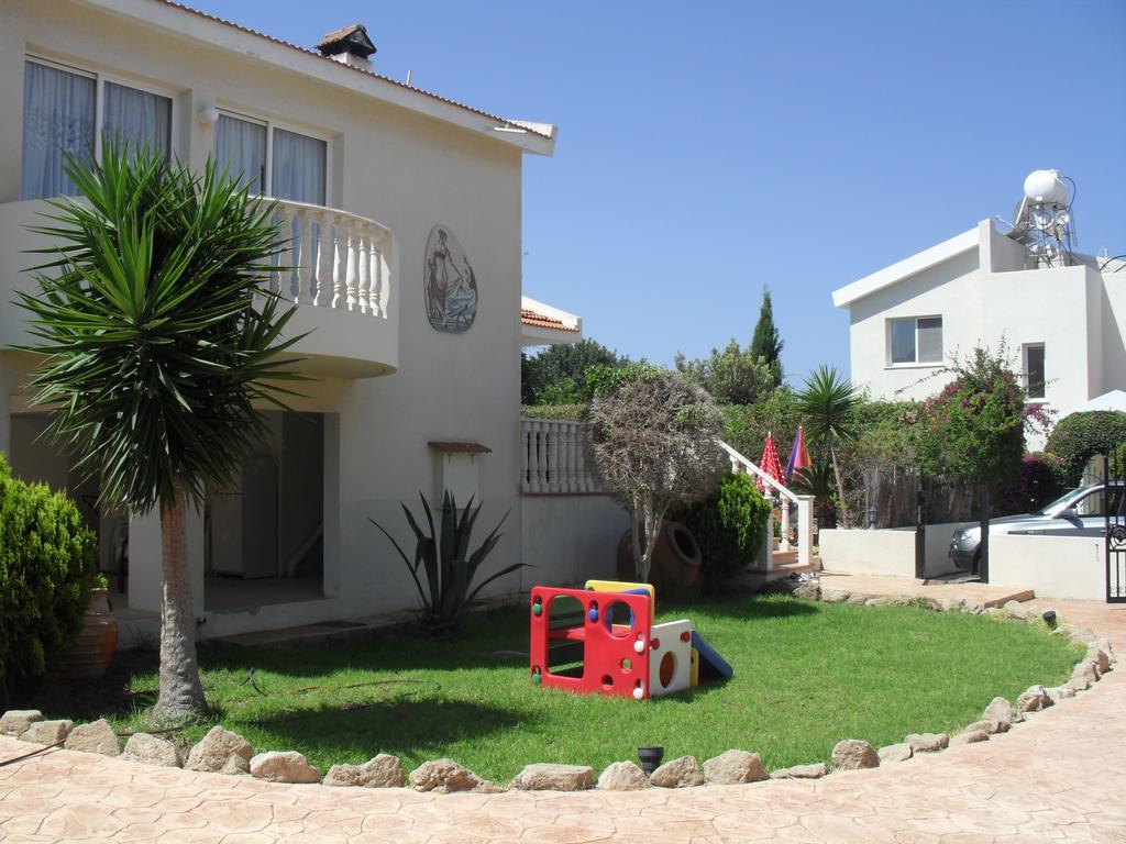 Theodora Villa *