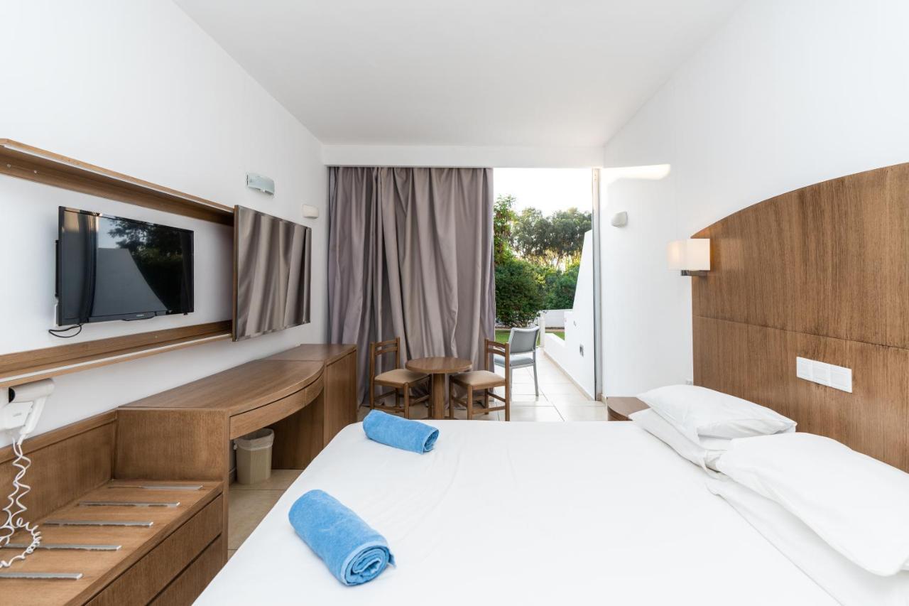 Adelais Bay 3*