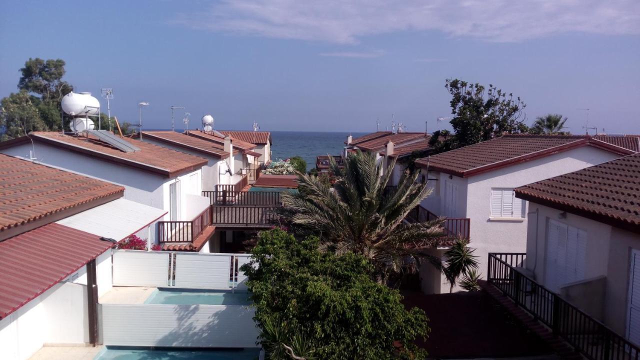 Spiros Seaside Villa *
