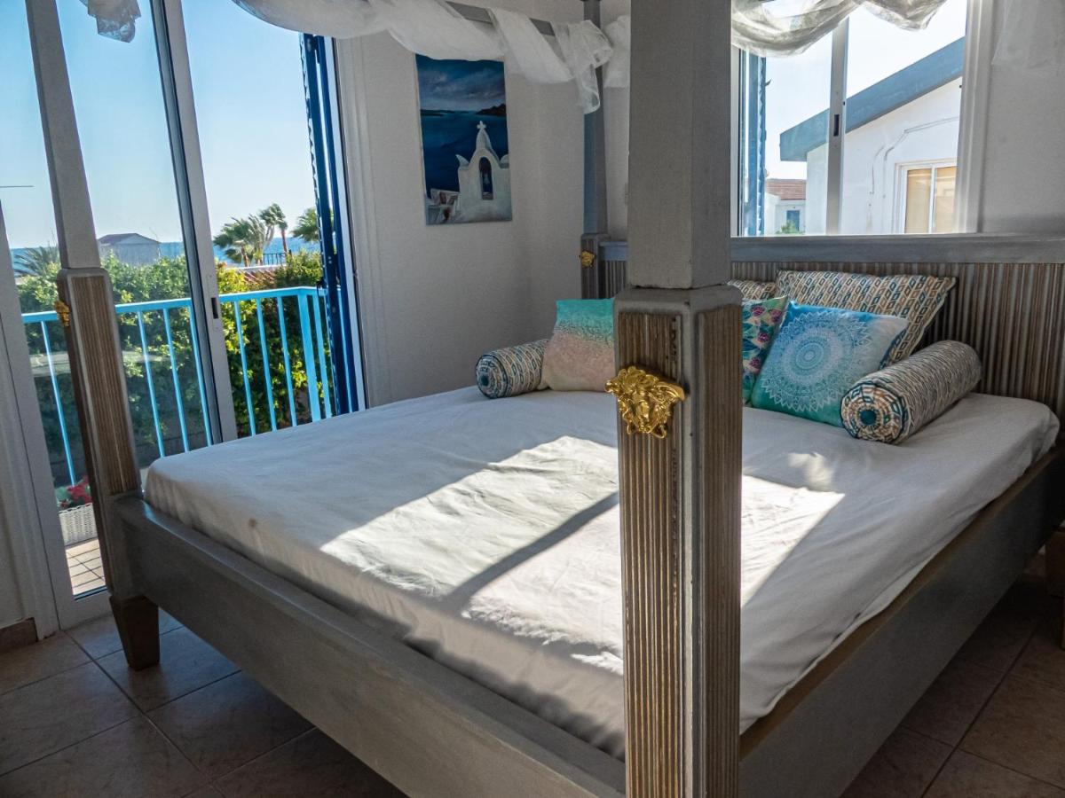Greek Island Style 2 Bedroom With Pool Next To The Sea *