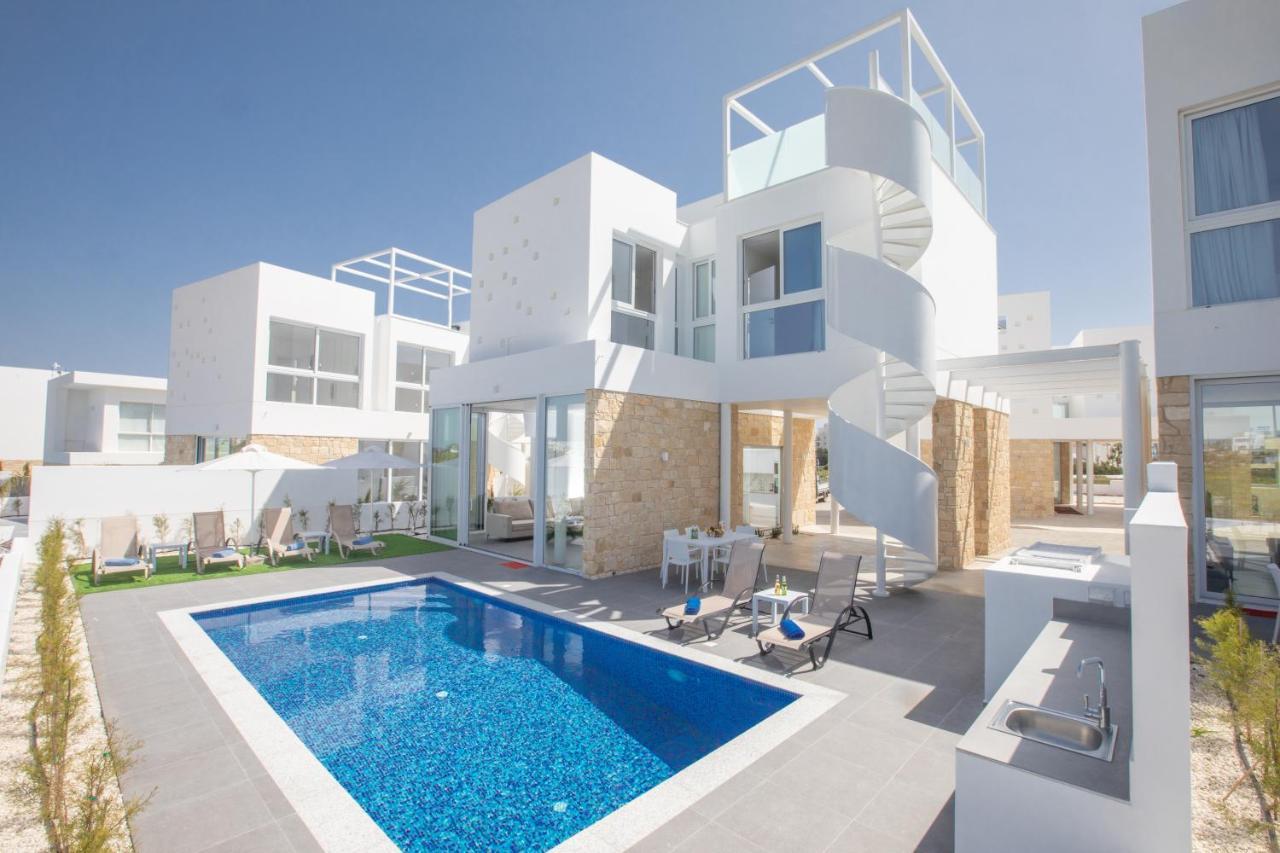Vie Bleu 3 Bedroom Villa