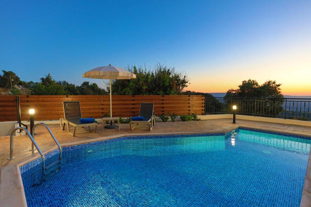 Lefkas Villa *