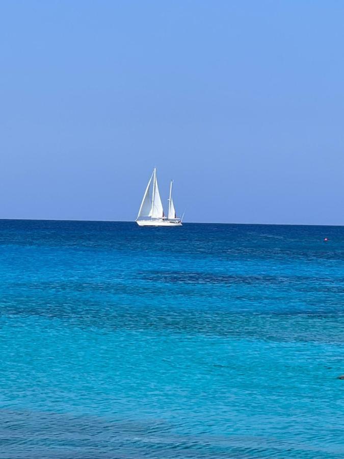 Adelais Bay Hotel