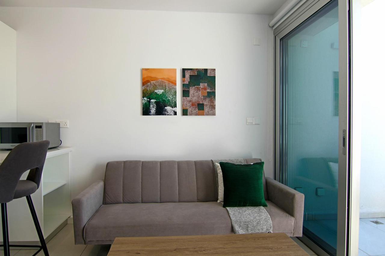 Phaedrus Living - Seaside Executive Flat Harbour 203 Apartment *