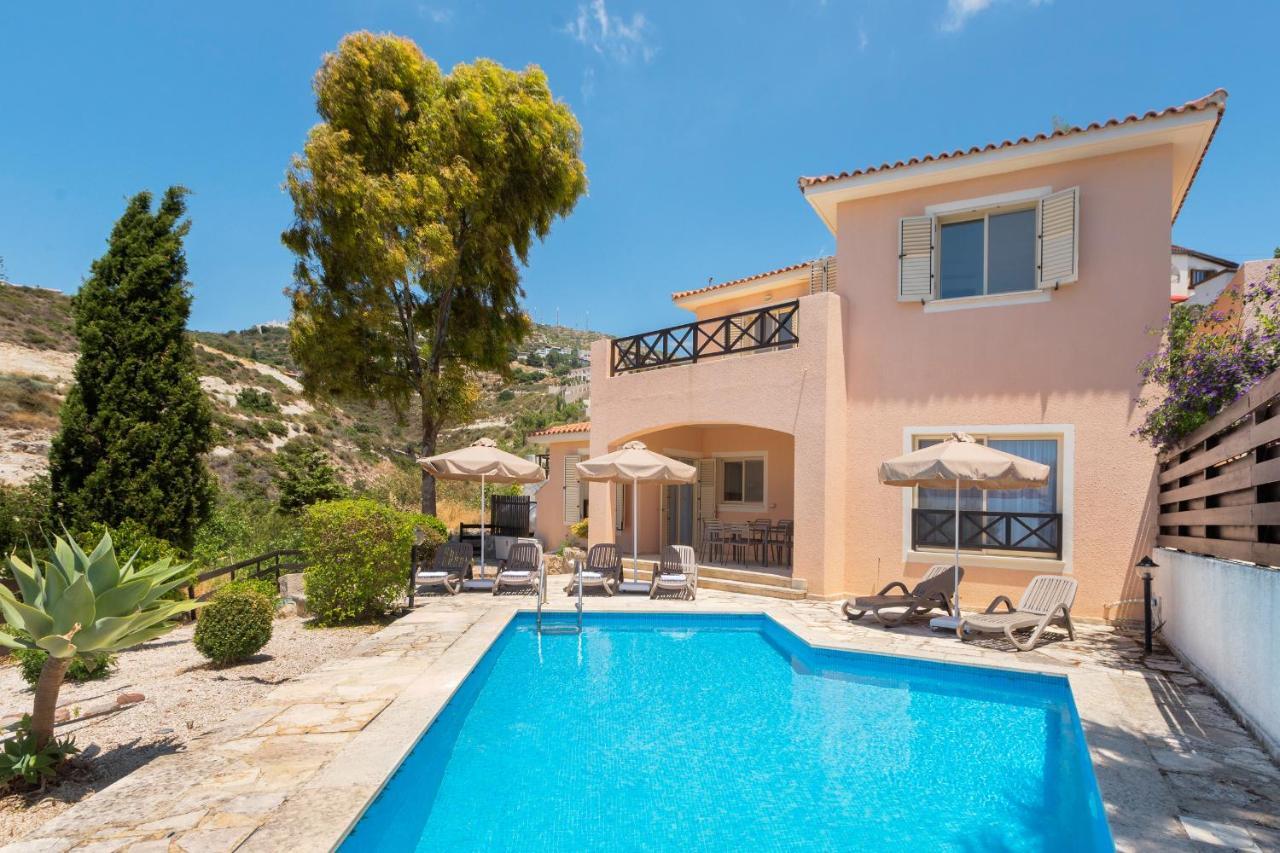 Resitour - Perneri Three Bedroom Villa