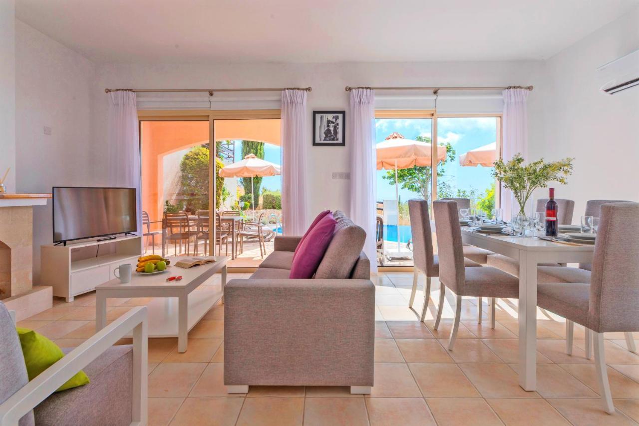 Resitour - Perneri Three Bedroom