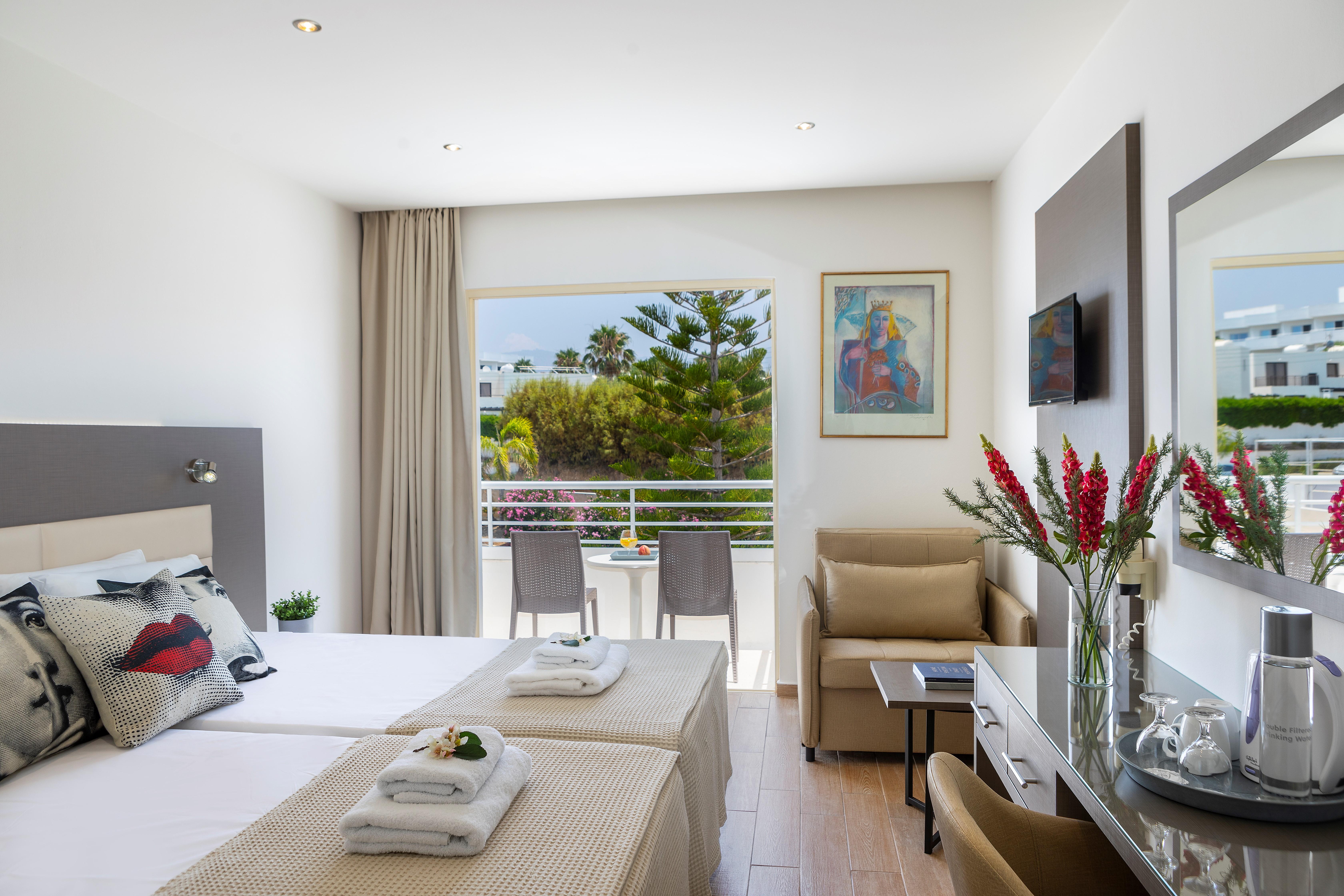 Queens Bay 4* Kissonerga