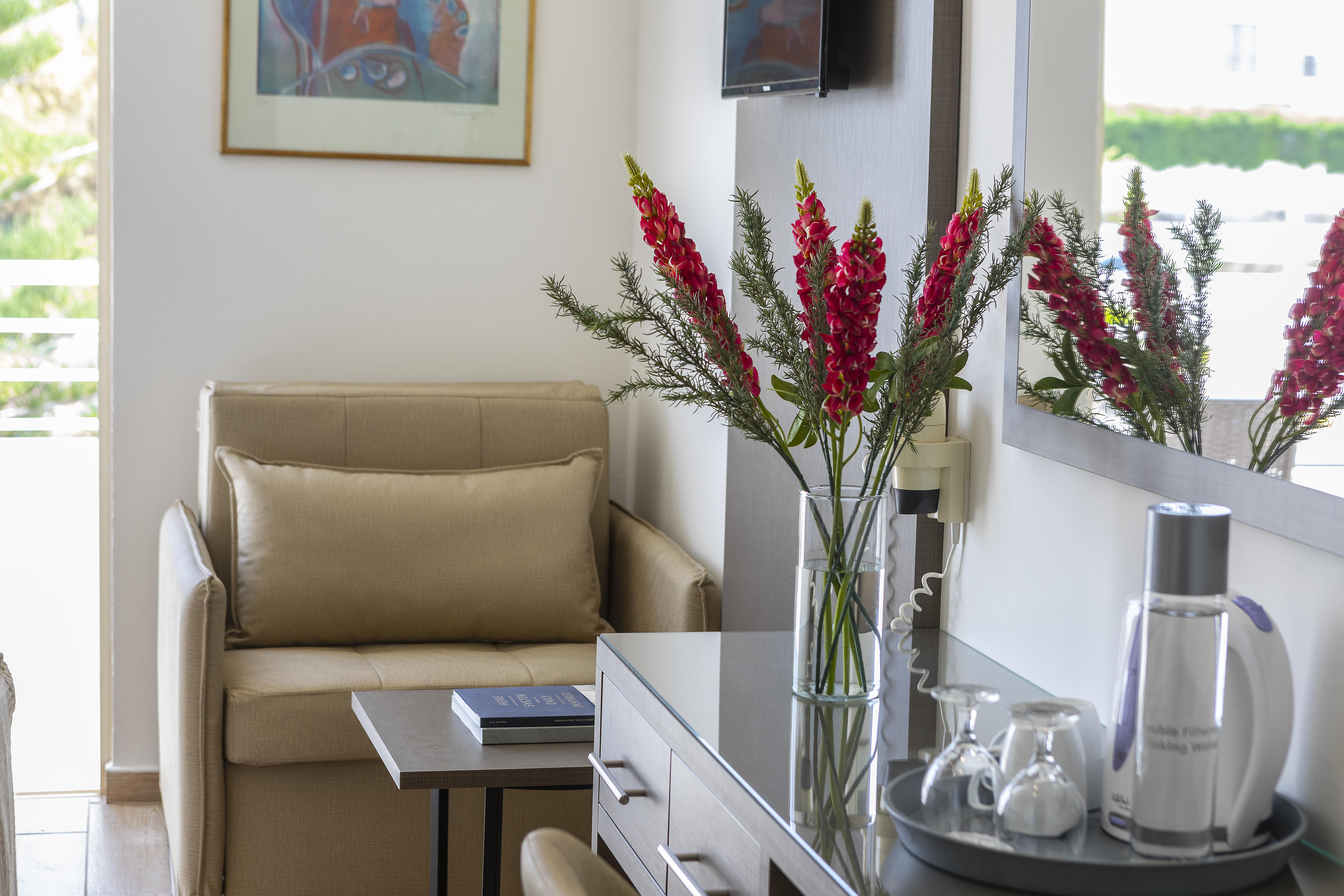 Hotel Queens Bay 4*