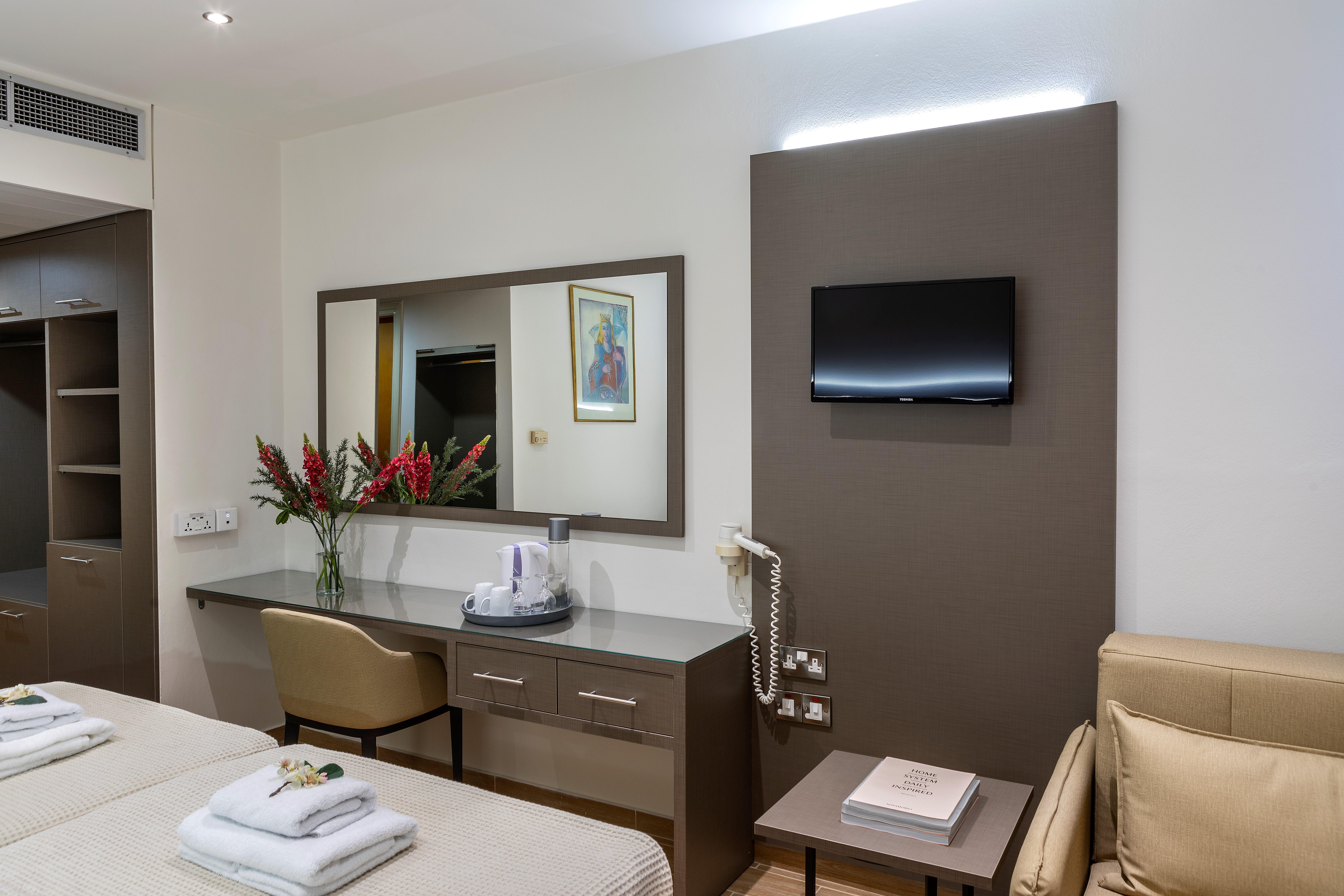 Queens Bay 4* Kissonerga