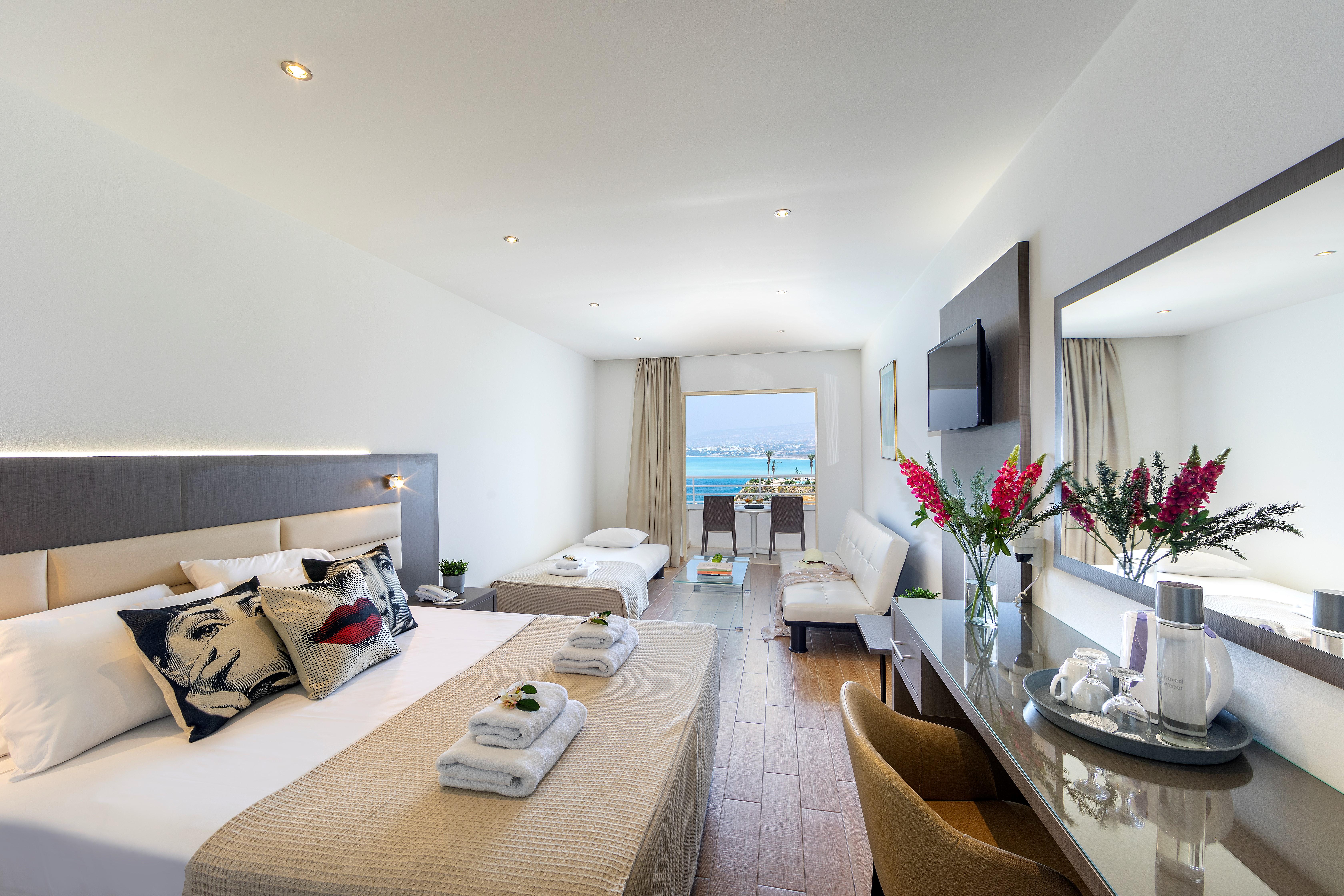 Queens Bay 4* Kissonerga