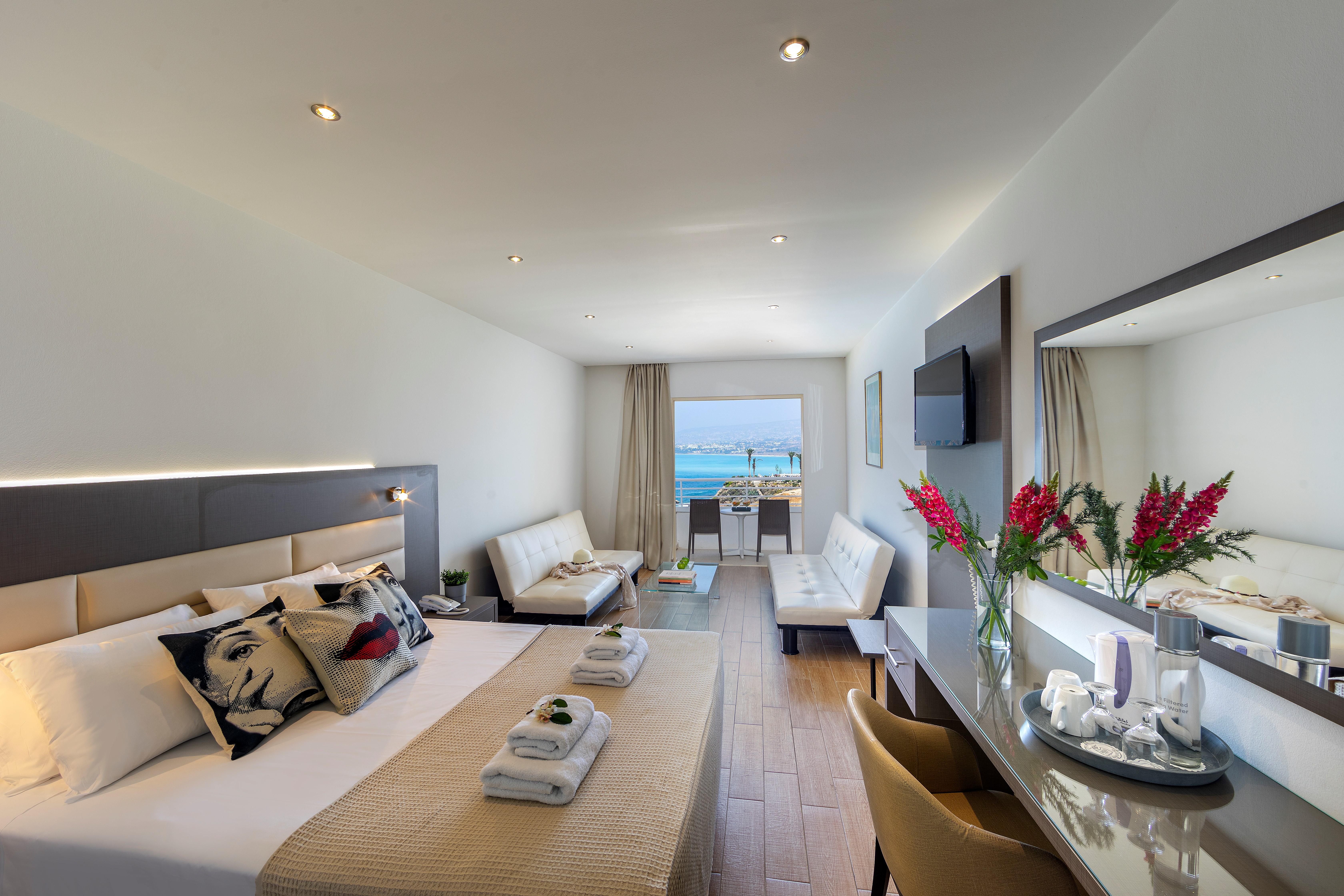 Queens Bay 4* Kissonerga