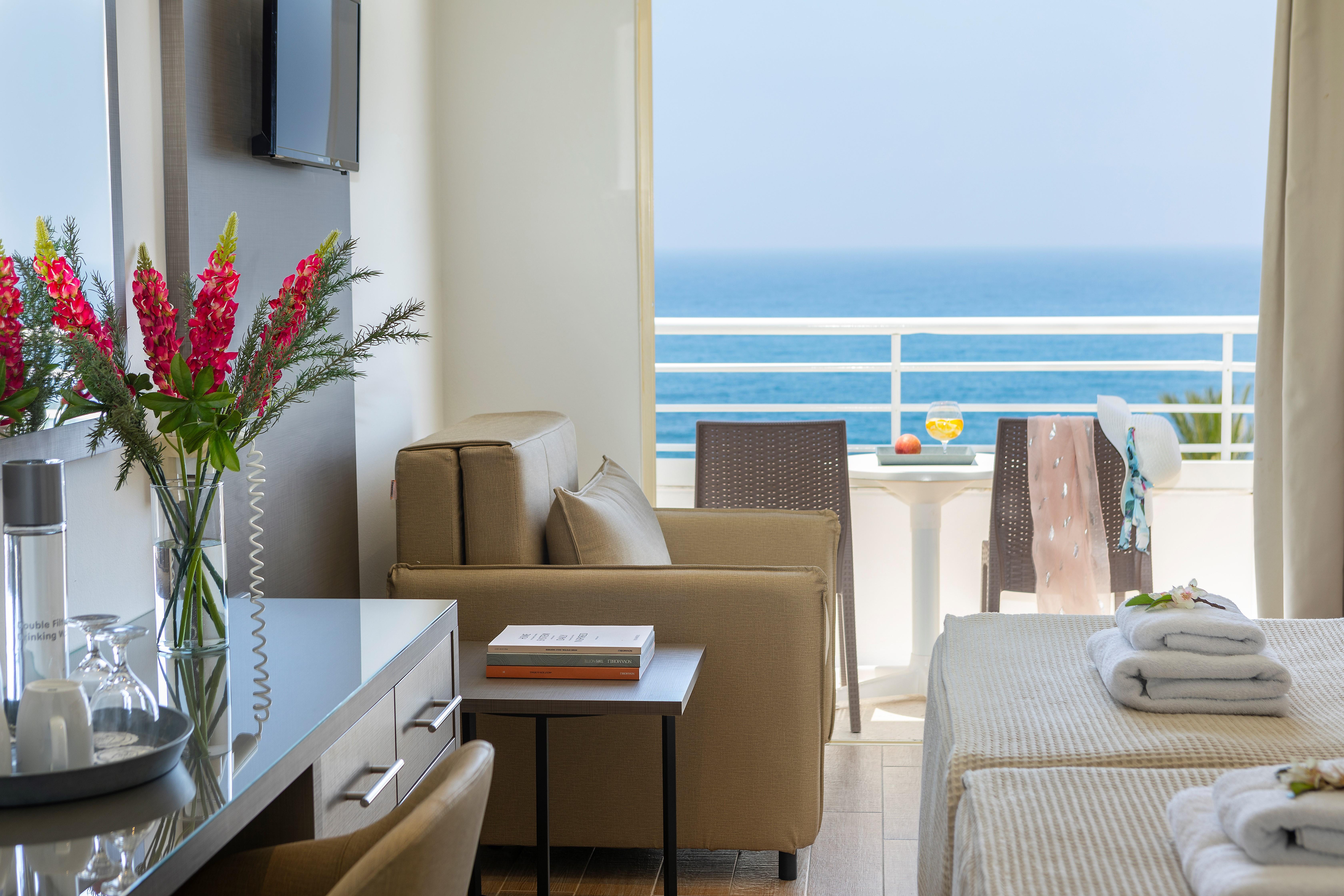 Hotel Queens Bay
