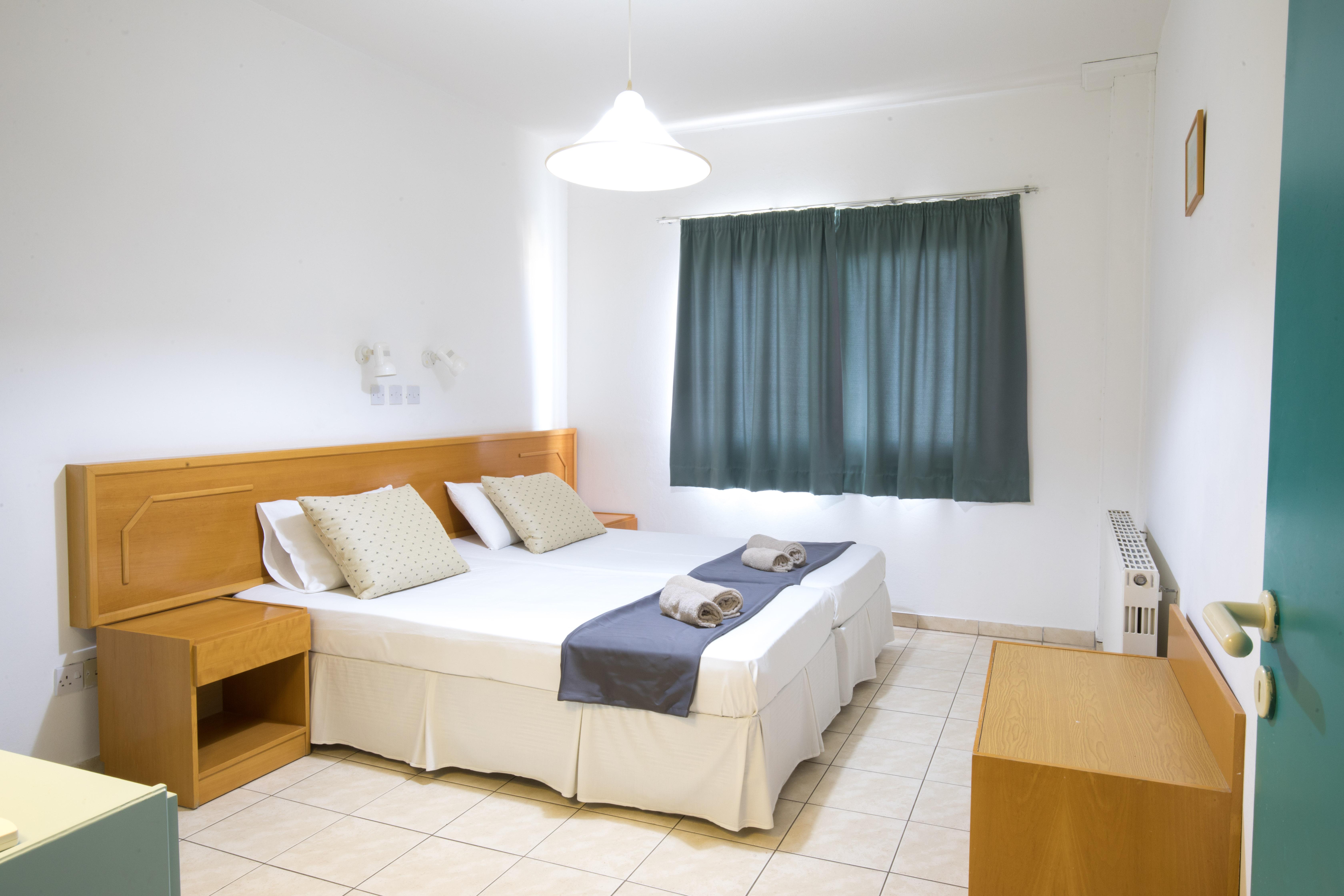 Debbiexenia Aparthotel