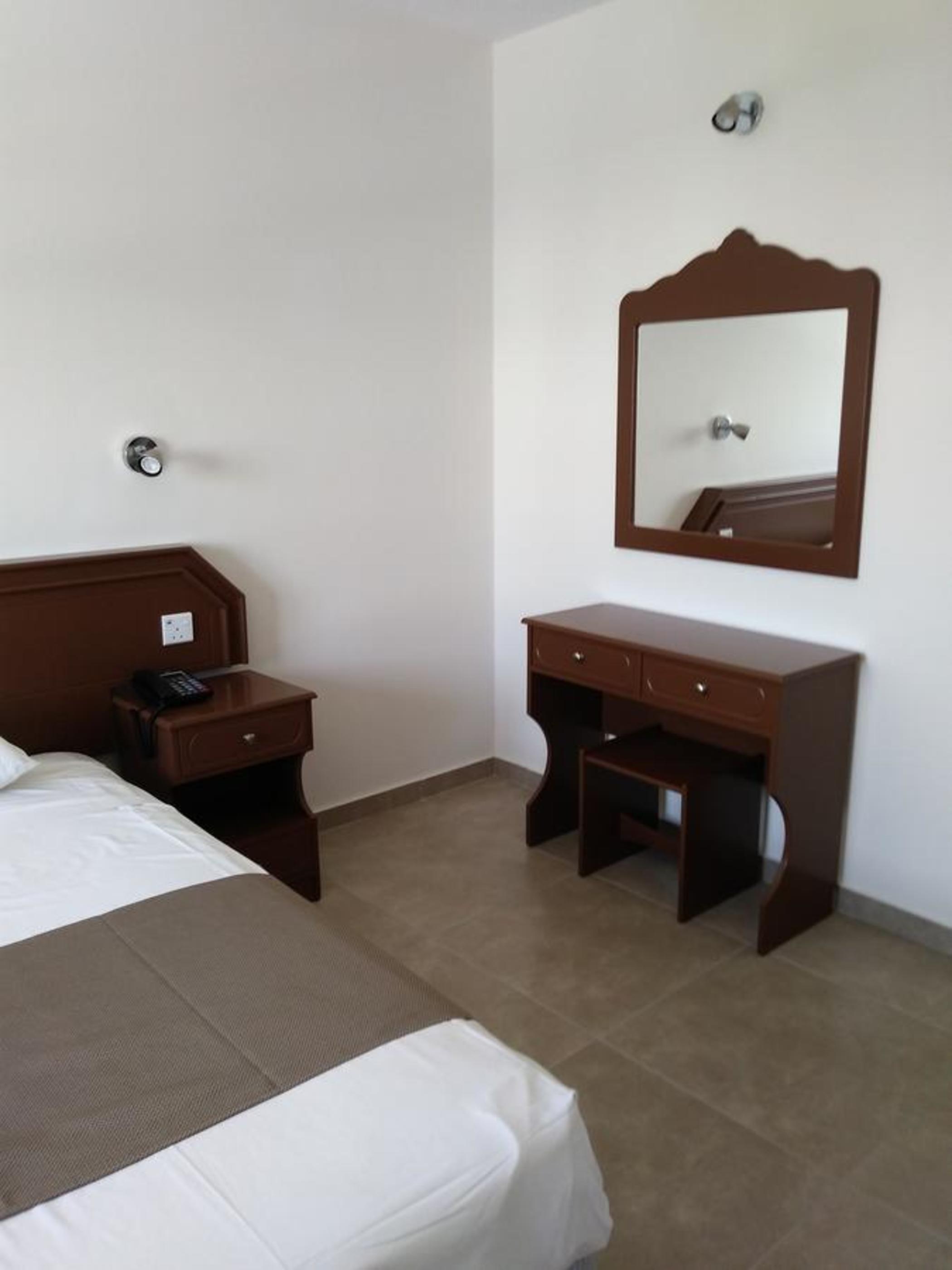 Aparthotel Livas 3*
