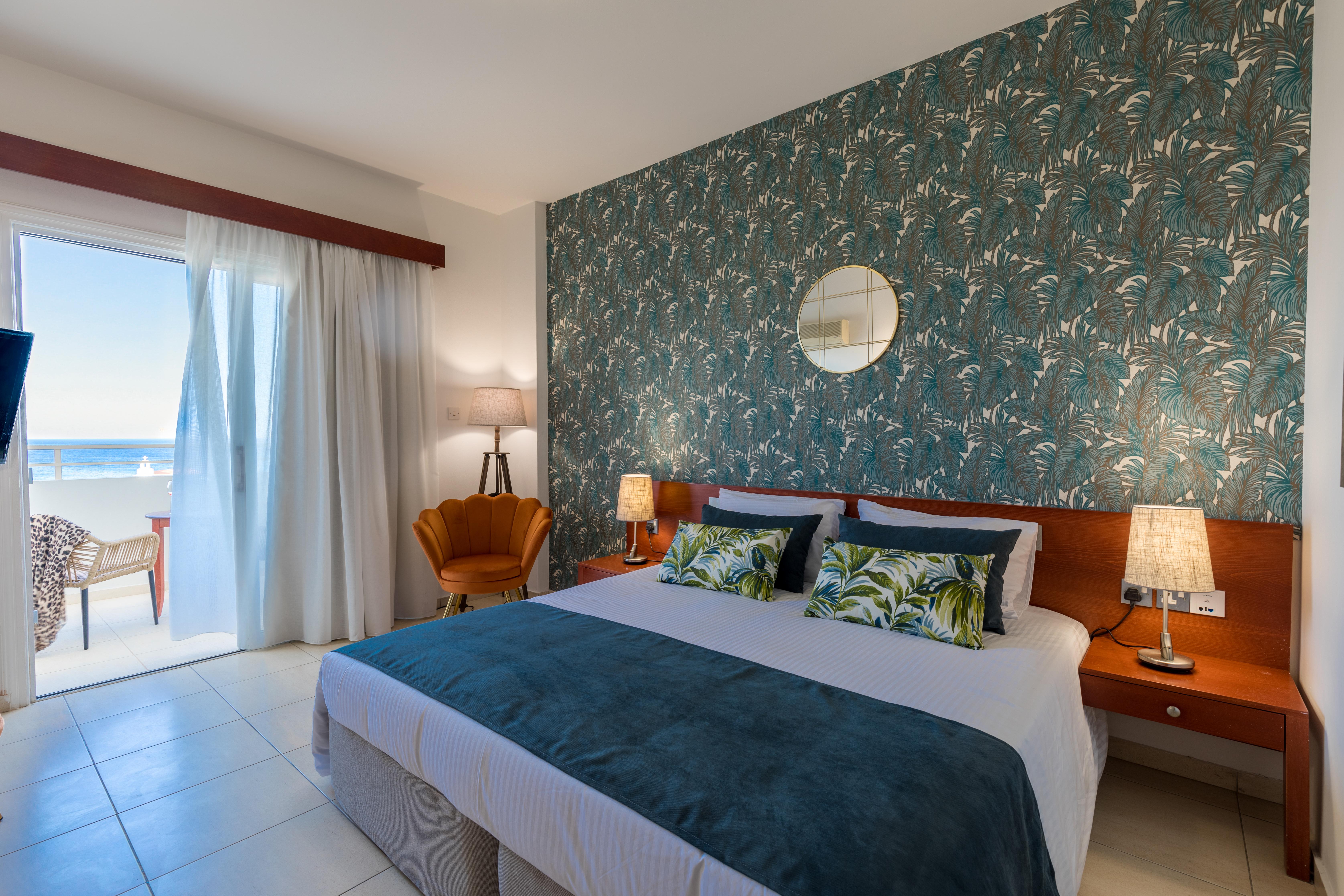Iris Hotel 3*