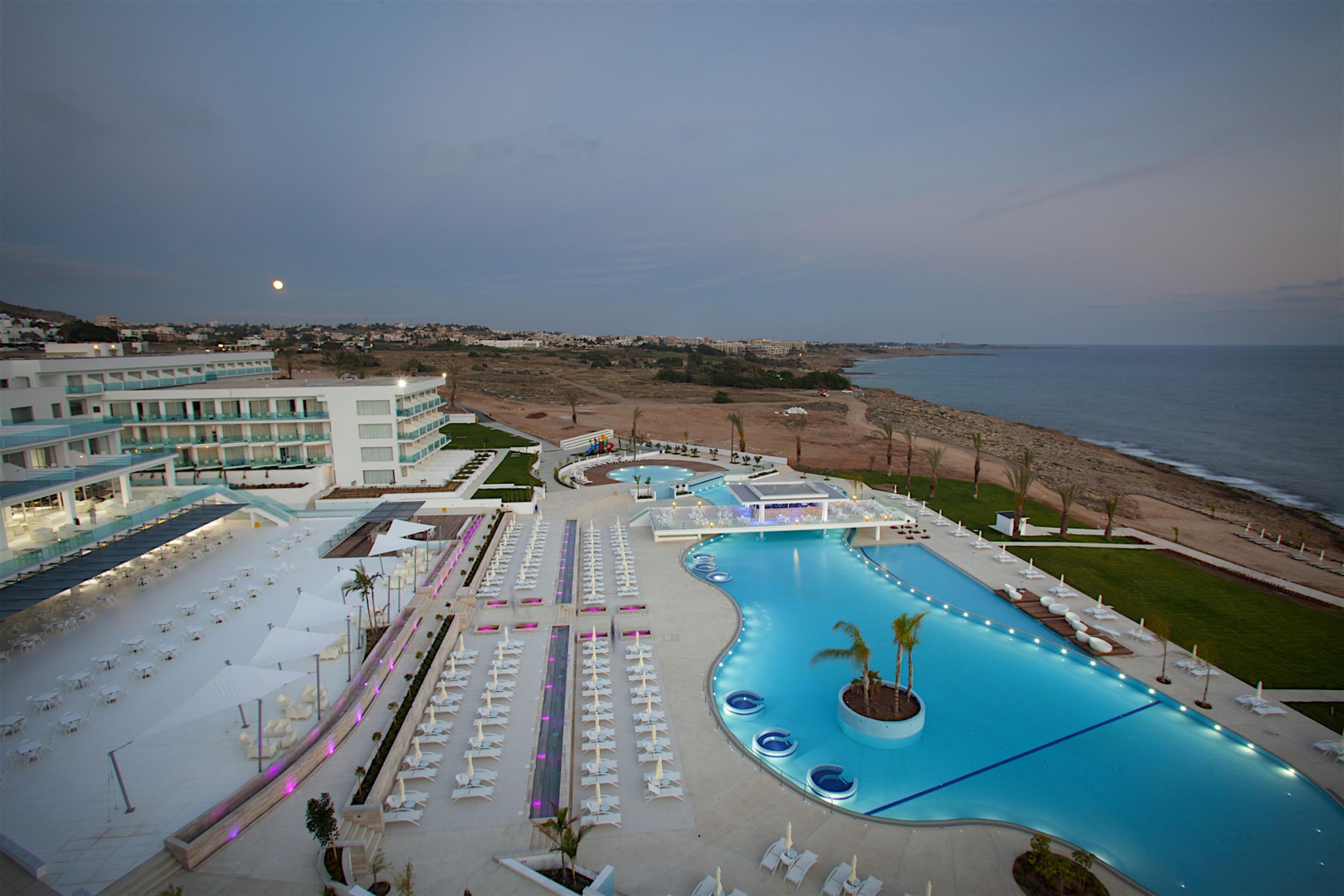 Resort King Evelthon &