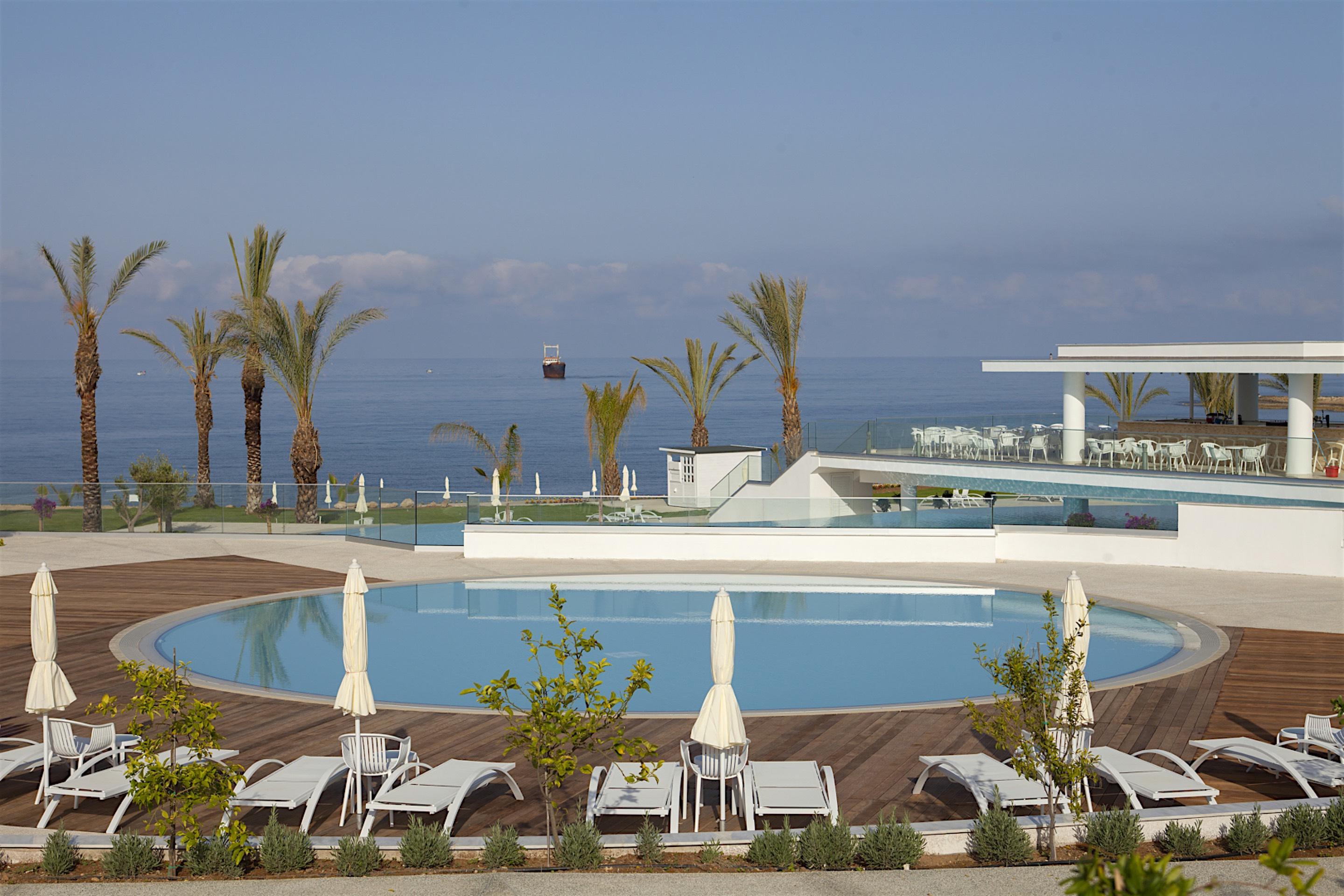 Resort King Evelthon &